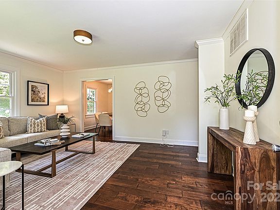 3rd image of 424 Wilcrest Dr