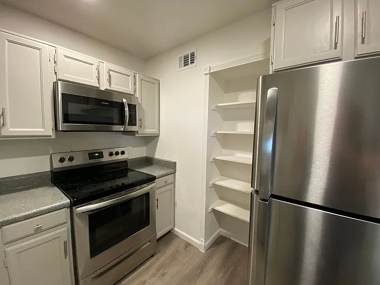 6243-6249 E Greenway Cir — Photo 29