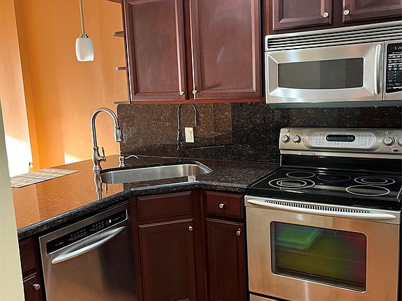 4th image of 112 Royal Park Drive #3E