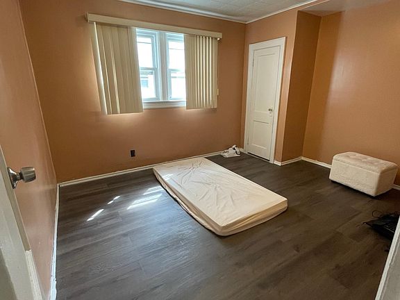 4th image of 8628 233rd St Floor 1