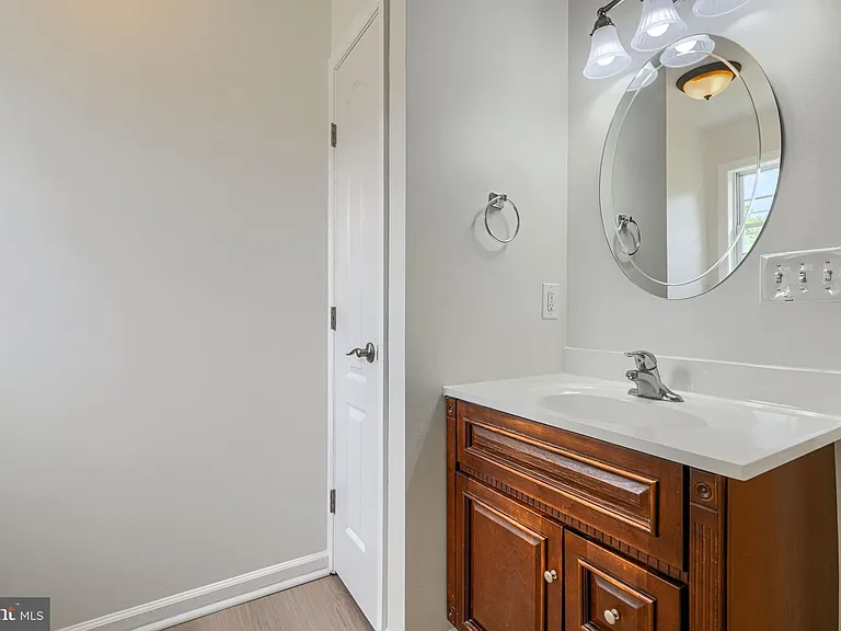605 N Paradise Rd — Photo 29