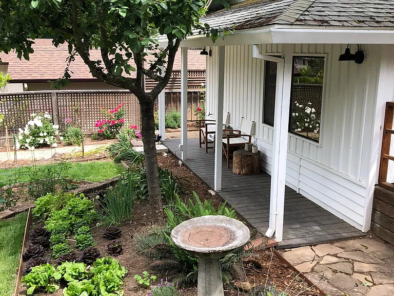 129 Rose Ln — Photo 3