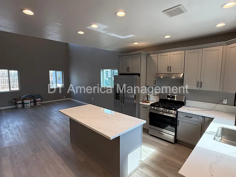 5484 Timothy Dr — Photo 9