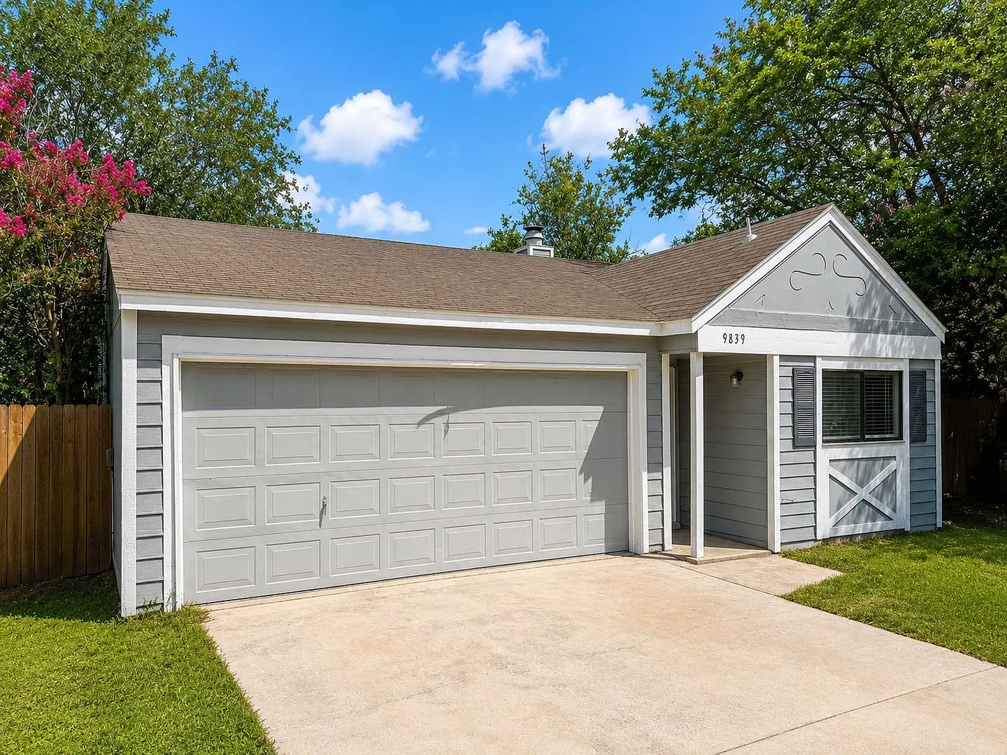 Charming one-story home in San Antonio's 78250 area featuring 3 bedrooms, 2 bathrooms, an attache... — Photo 2