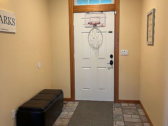 5th image of 912 Falcon Ct