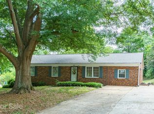 105 Westmont Dr, Gaffney, SC 29340