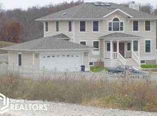 1965 Cherry Tree Ln, Fairfield, IA 52556