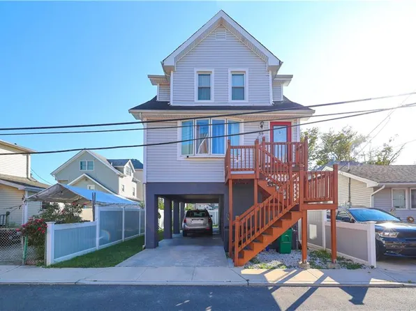 58 Center Pl, Staten Island, NY 10306