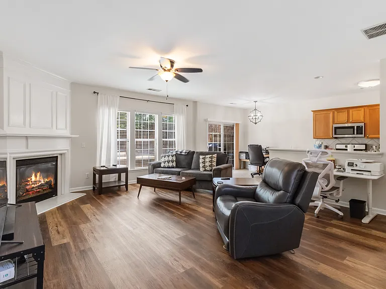 105 Finchley Dr — Photo 16
