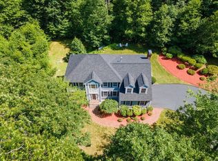 29 Hunters Rd, Bedford, NH 03110