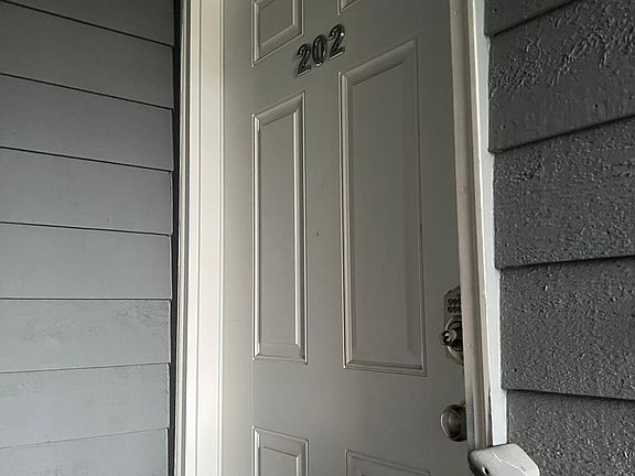 2nd image of 685 SE 8th Ave APT 202
