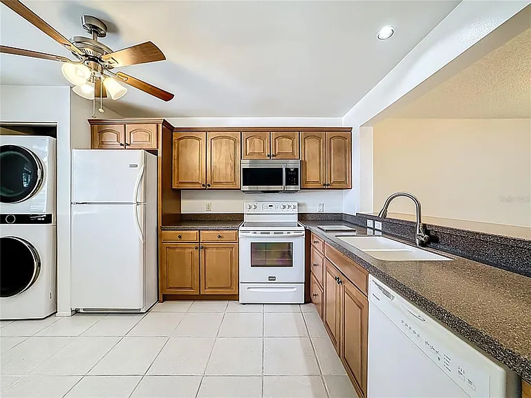 434 Palm Tree Dr #434 — Photo 11
