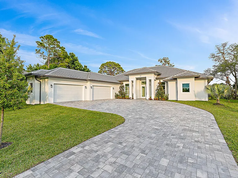 18211 SE Old Trail Dr W — Photo 1