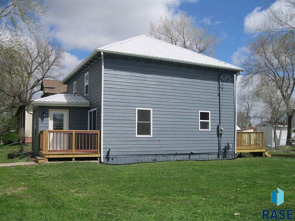 2nd image of 200 N 2nd Ave