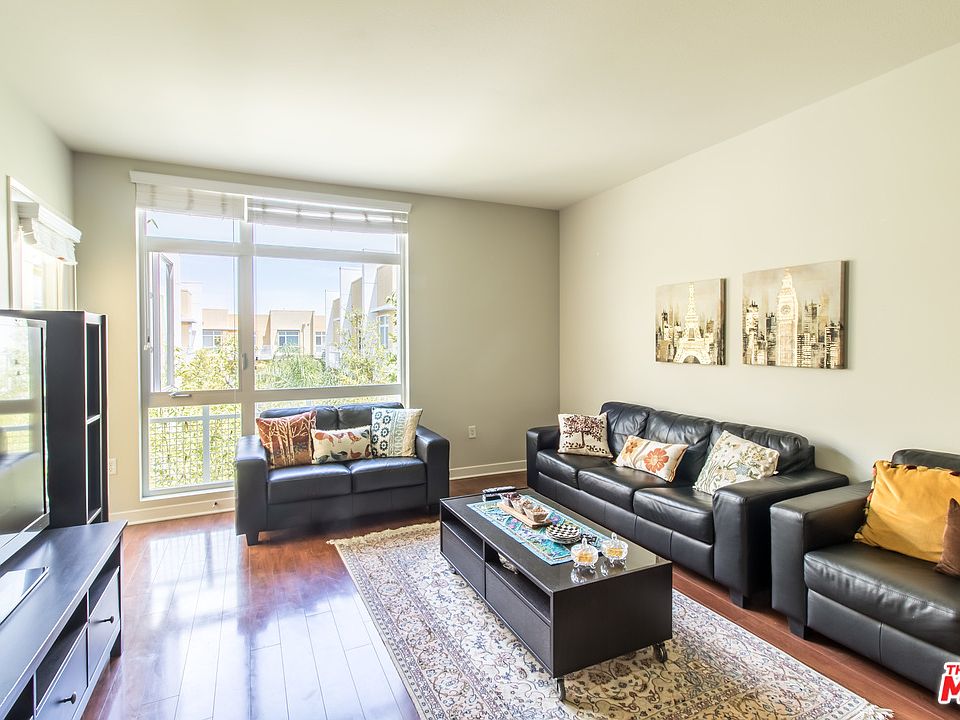1st image of 21301 Erwin St Unit 534