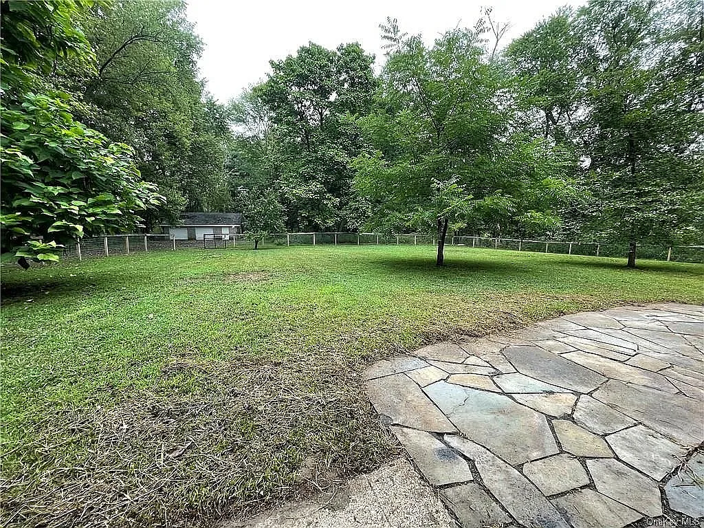 3 bed, 1008 sqft, $2,900 — Photo 3