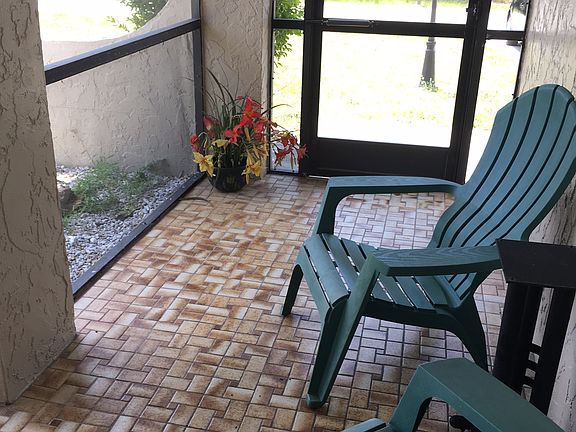 Screened Entrance