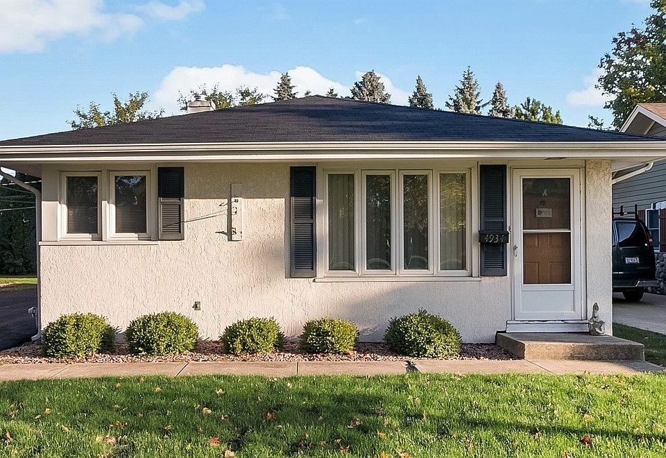 1st image of 4934 W 106th Pl