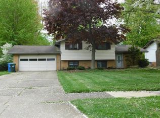 4939 Berkshire Dr, North Olmsted, OH