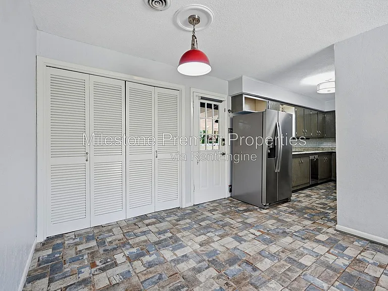 101 Lakewood Ln — Photo 12