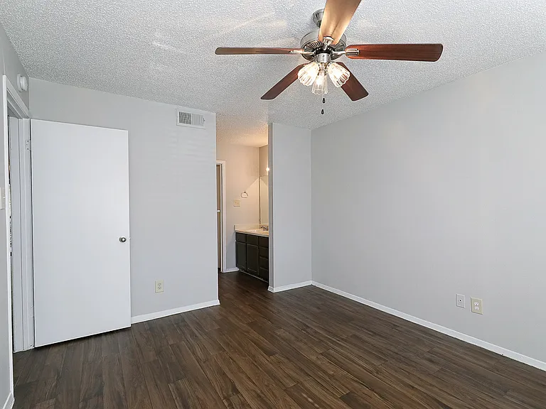 City Crest Apartments — Photo 109
