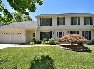 2055 Meadowbrook Way Dr, Chesterfield, MO 63017