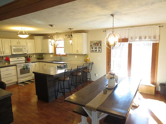 2nd image of 47 Londonderry Dr