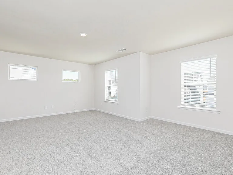 664 Mackenzie Cv — Photo 14