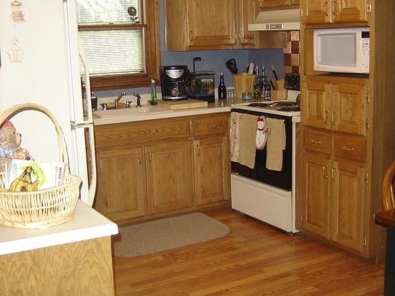 3rd image of 163 Greylock Dr