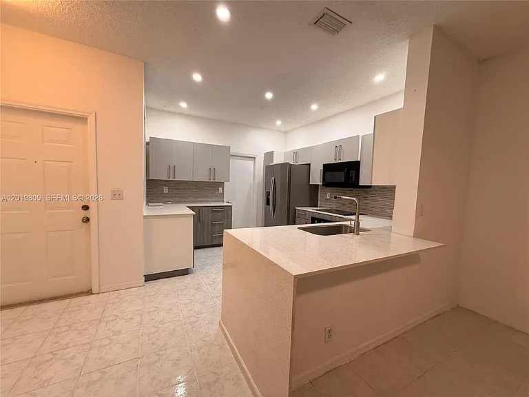 2078 Madeira Dr #0 — Photo 8