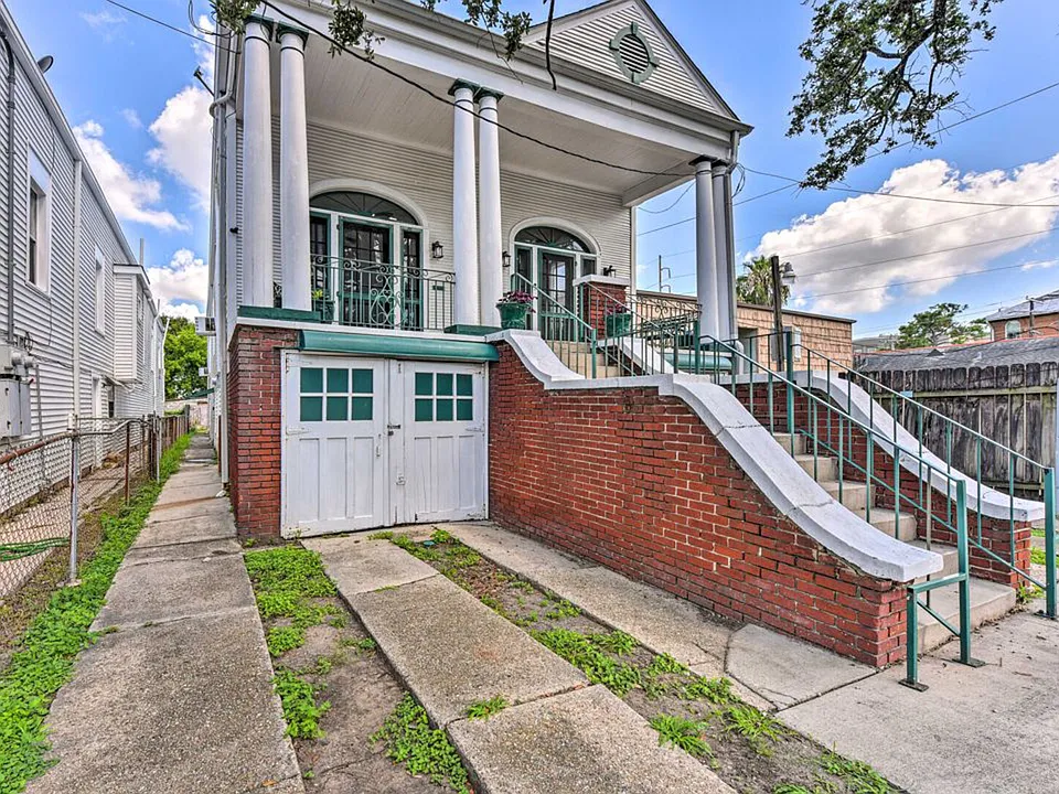 S Carrollton Ave