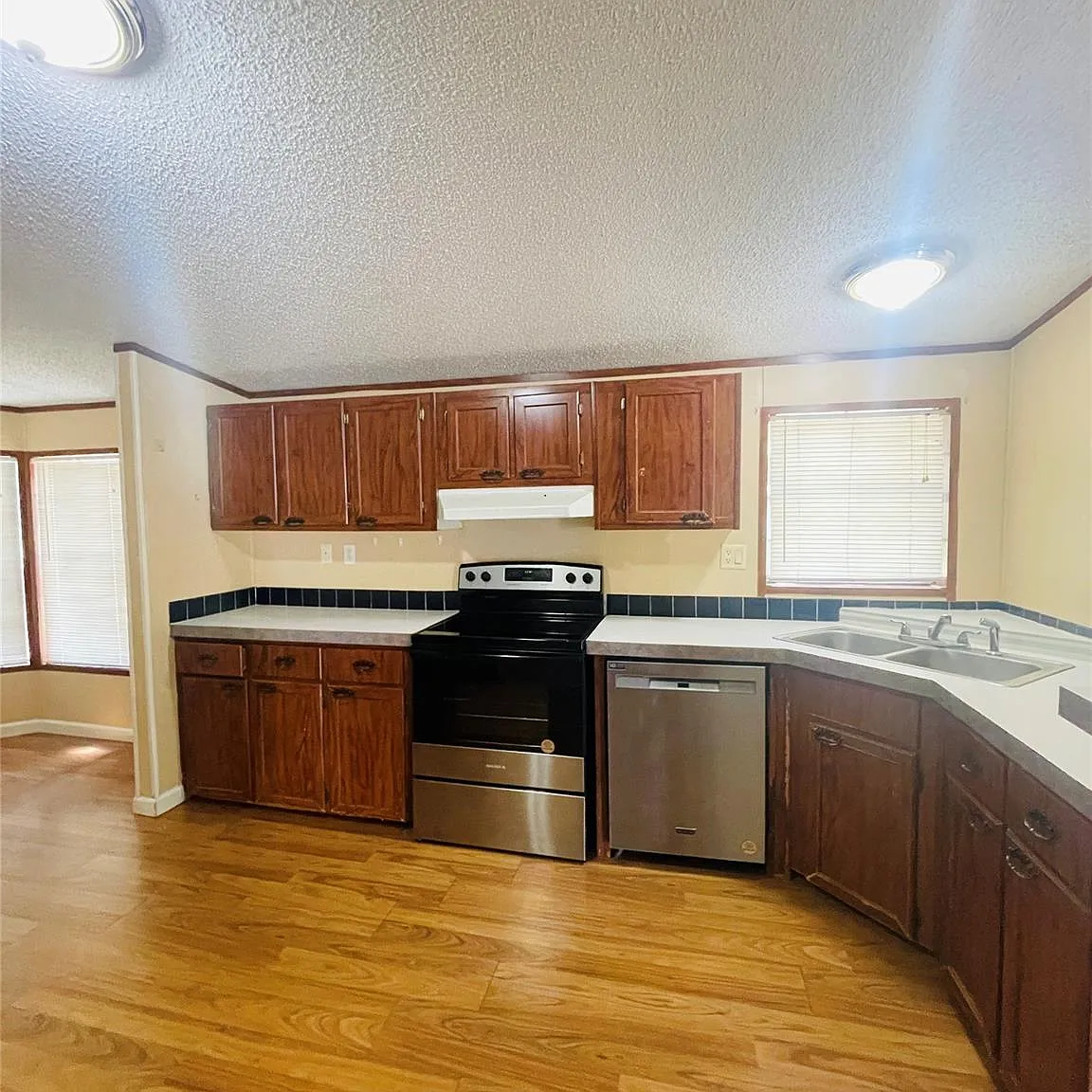3 bed, 2.0 bath, 1536 sqft, $1,500 — Photo 3
