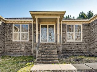 4704 Sweetbriar Rd, Greensboro, NC 27455