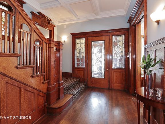 3rd image of 1036 N Hoyne Ave