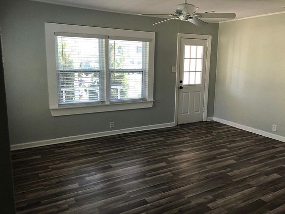 4th image of 4916 Calmont Ave