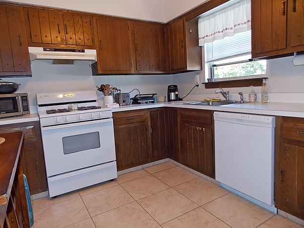 1st image of 130 Crotona Ave Floor 2