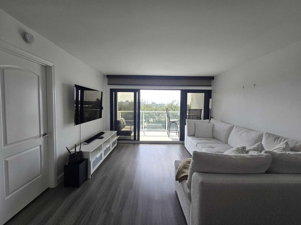 1401 N Riverside Drive #805, photo 8