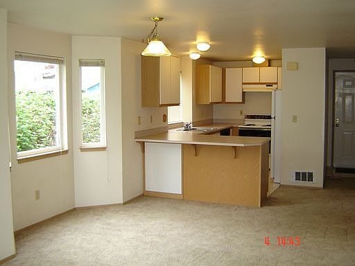 3rd image of 447 NE Ellis Way APT A102