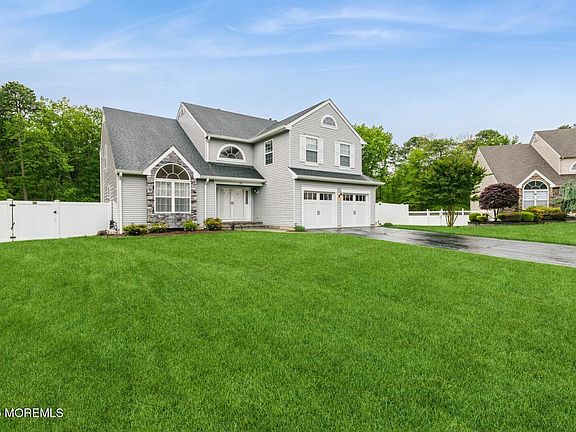 2nd image of 30 Thousand Oaks Terrace