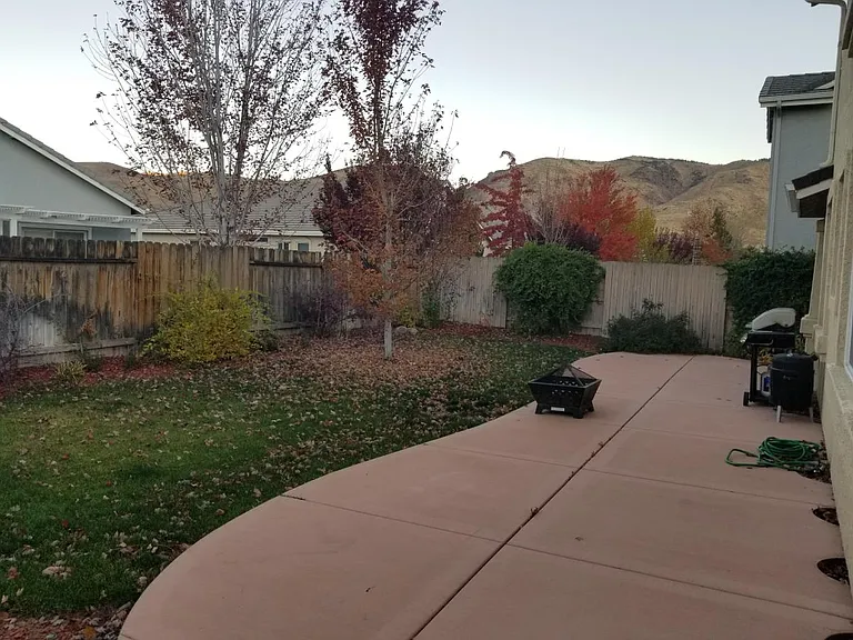 10048 Silver Star Dr — Photo 2