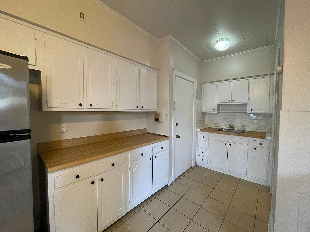 Building Photo - 69 W 53rd St #2E