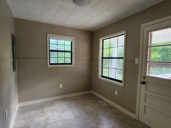 106 Louisa St, Black Mountain, NC 28711