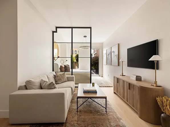 15 W 61st St #3D, New York, NY 10023