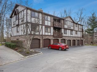 2305 Hemingway Ln, Mahwah, NJ 07430
