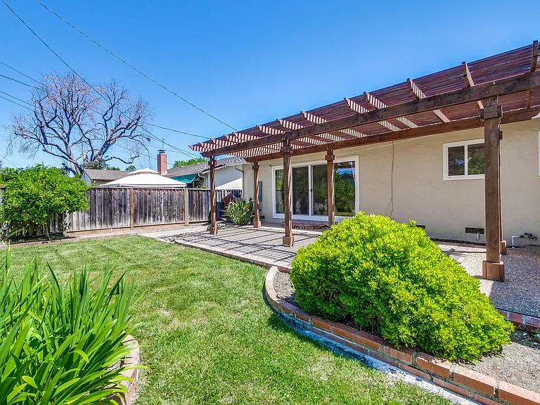 1084 Bluebird Ave — Photo 30
