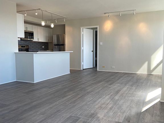 4th image of 3420 N Lake Shore Dr Unit 11LM