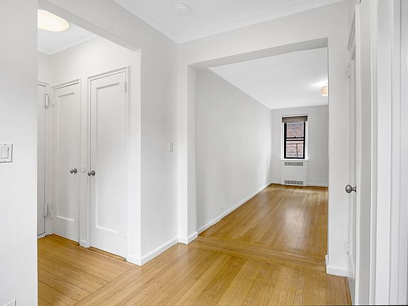 3rd image of 9 W 64th St APT 6A