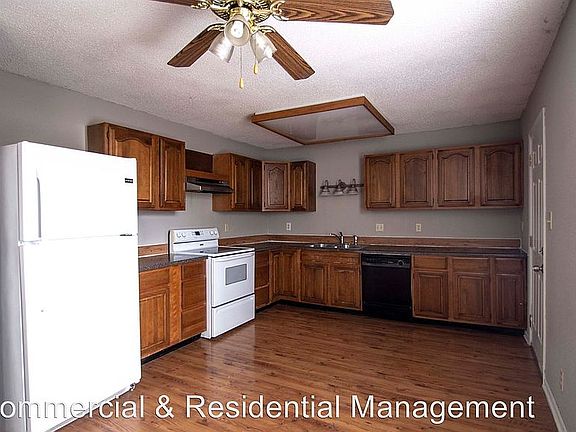 3rd image of 1204 N Vista Dr