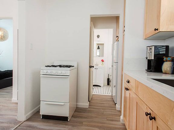 4th image of 2210 Pacific Ave APT 3