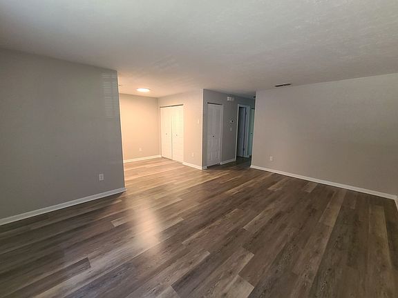 2nd image of 206 NE 42nd Pl #C